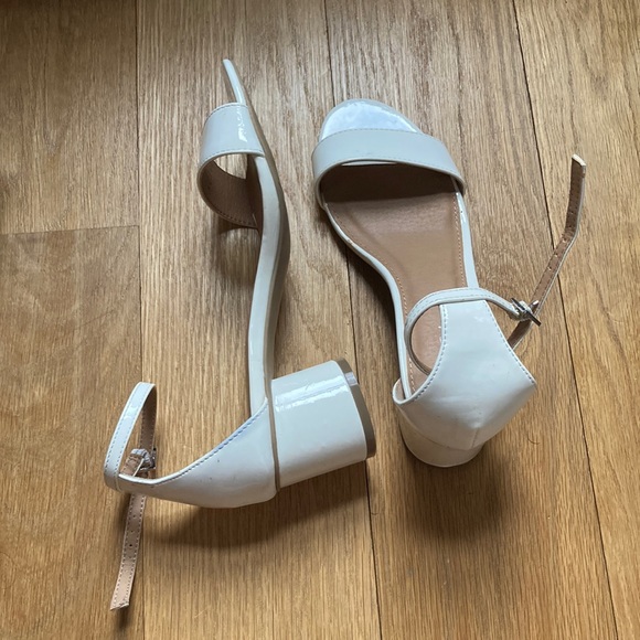 NWOT Nordstrom Abound Low Chunky Heel w Skinny Ankle Straps White Heels - Picture 2 of 7